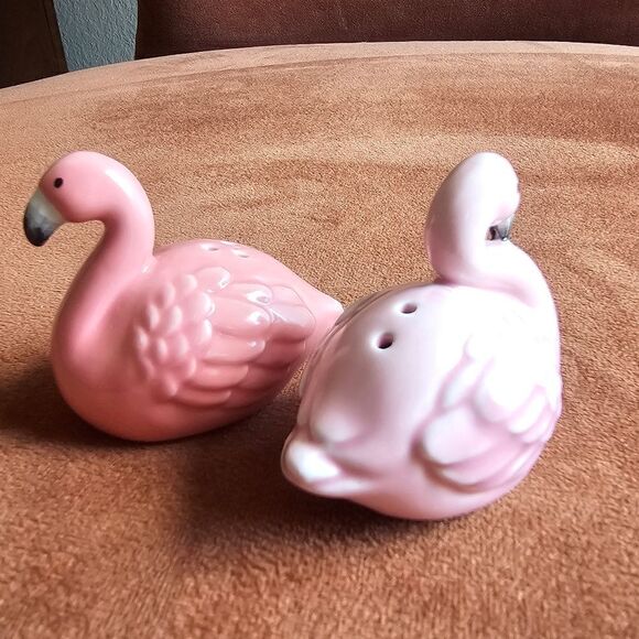 Mini Flamingos Salt and Pepper Shaker - Picture 2 of 2